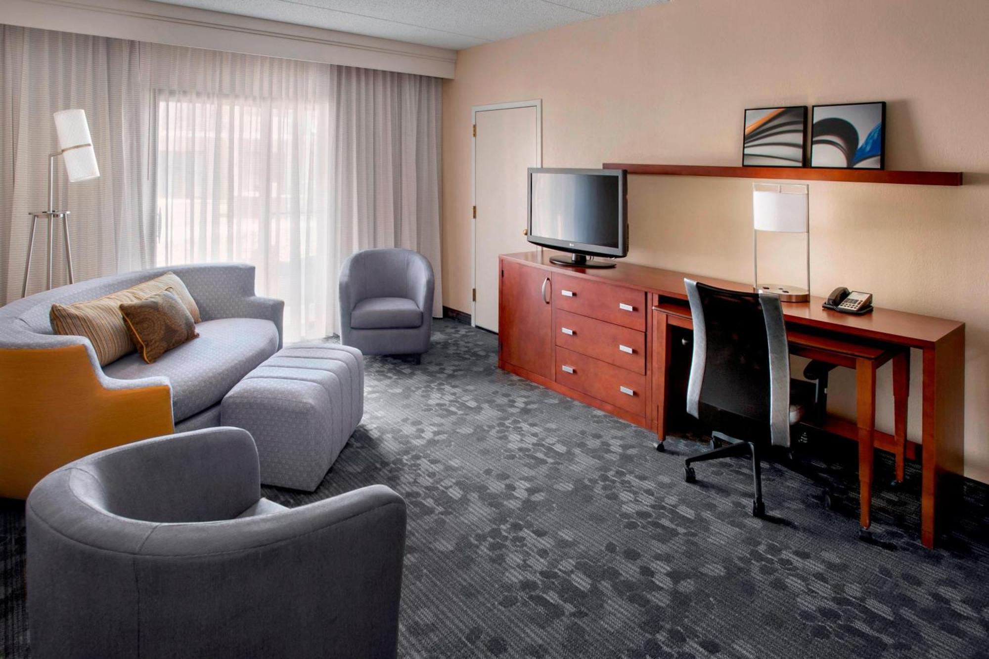 Hotel Courtyard By Marriott Hartford Windsor Airport Exterior foto