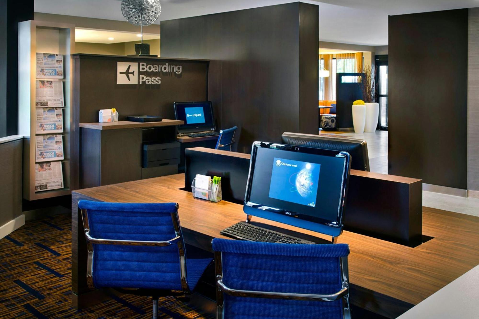 Hotel Courtyard By Marriott Hartford Windsor Airport Exterior foto